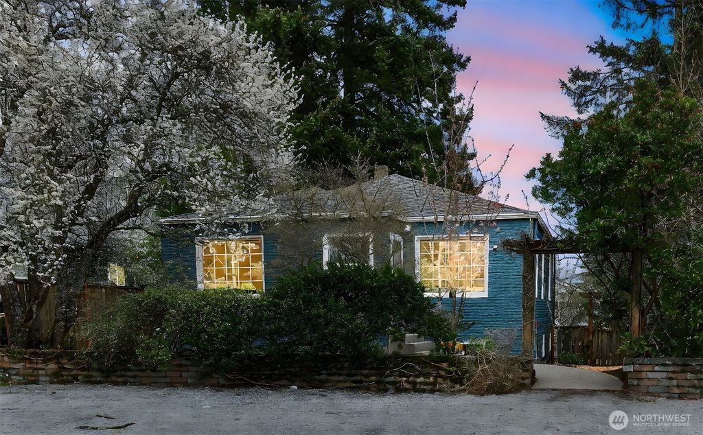 Photo of 9512 Dayton Avenue N, Seattle, WA 98103 (MLS # 2347404)