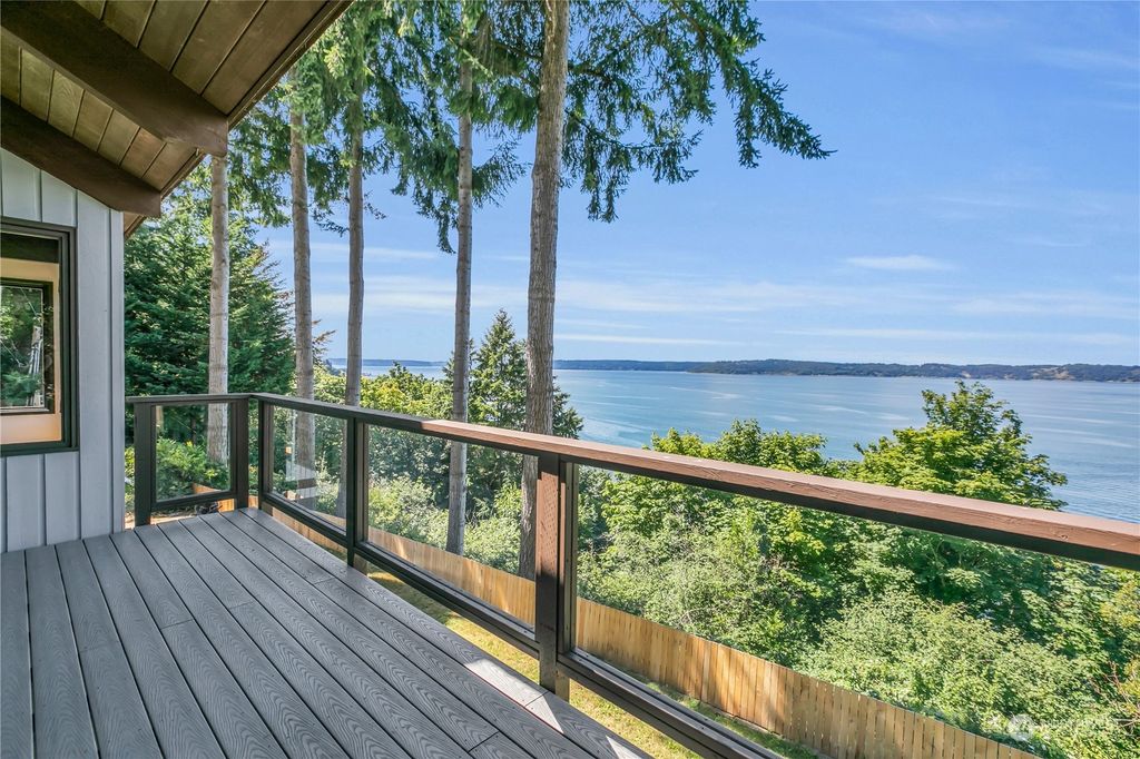 Photo of 31050 53rd Avenue SW, Federal Way, WA 98023 (MLS # 2173215)