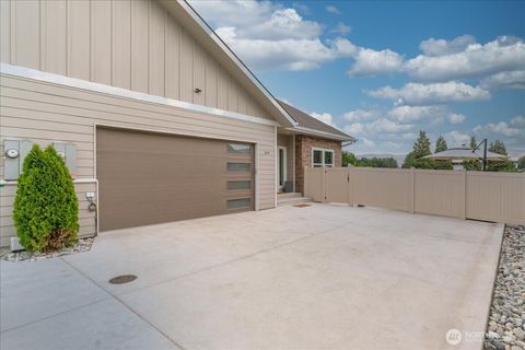 Photo of 214 Solomon Loop NW, East Wenatchee, WA 98802 (MLS # 2426143)
