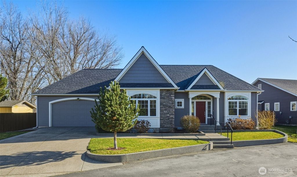 Photo of 1164 SE Creekside Drive, College Place, WA 99324 (MLS # 2481138)