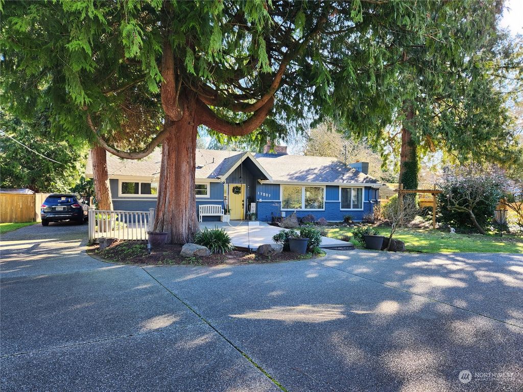 Photo of 17507 64th Avenue W, Lynnwood, WA 98037 (MLS # 2206434)