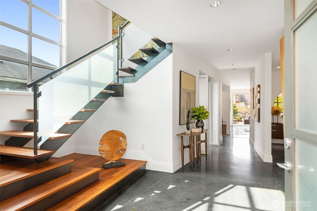 Photo of 727 13th Avenue E, Seattle, WA 98102 (MLS # 2428900)