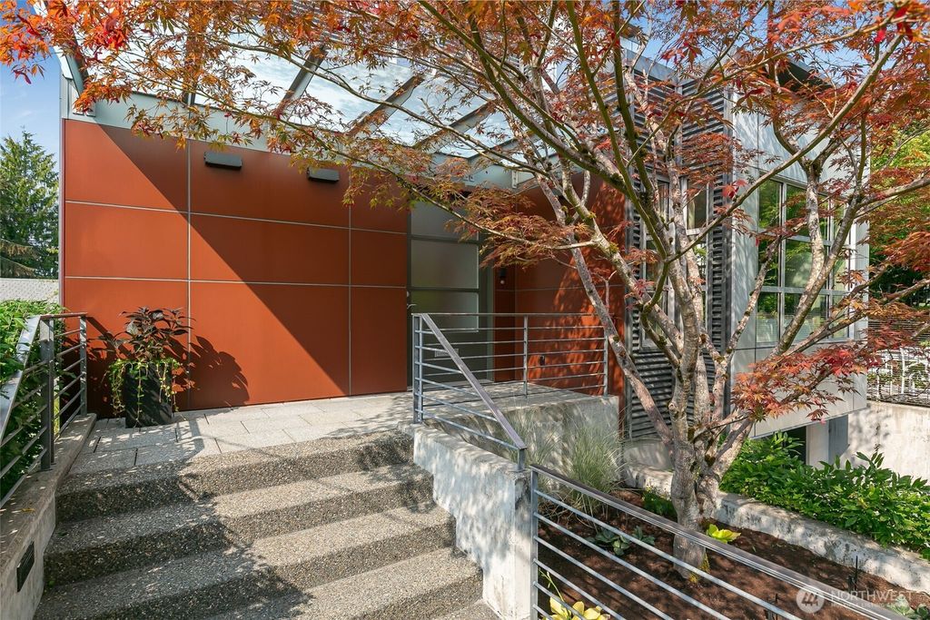 Photo of 727 13th Avenue E, Seattle, WA 98102 (MLS # 2428900)
