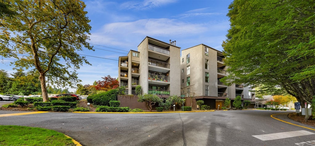 Photo of 6479 NE 137th Avenue NE #366, Redmond, WA 98052 (MLS # 2592996)