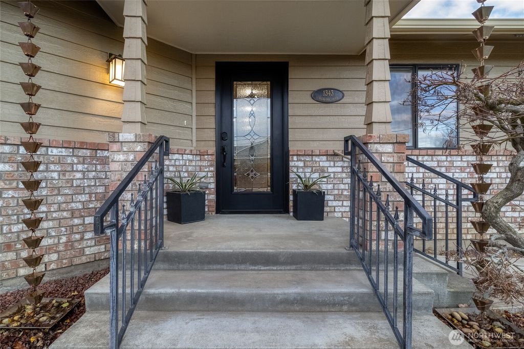 Photo of 1343 Highland Road, Walla Walla, WA 99362 (MLS # 2463786)