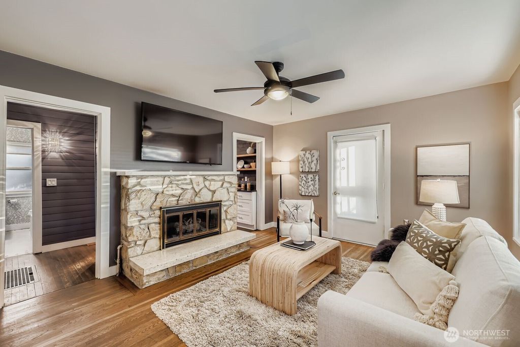 Photo of 5606 46th Avenue SW, Seattle, WA 98136 (MLS # 2447143)