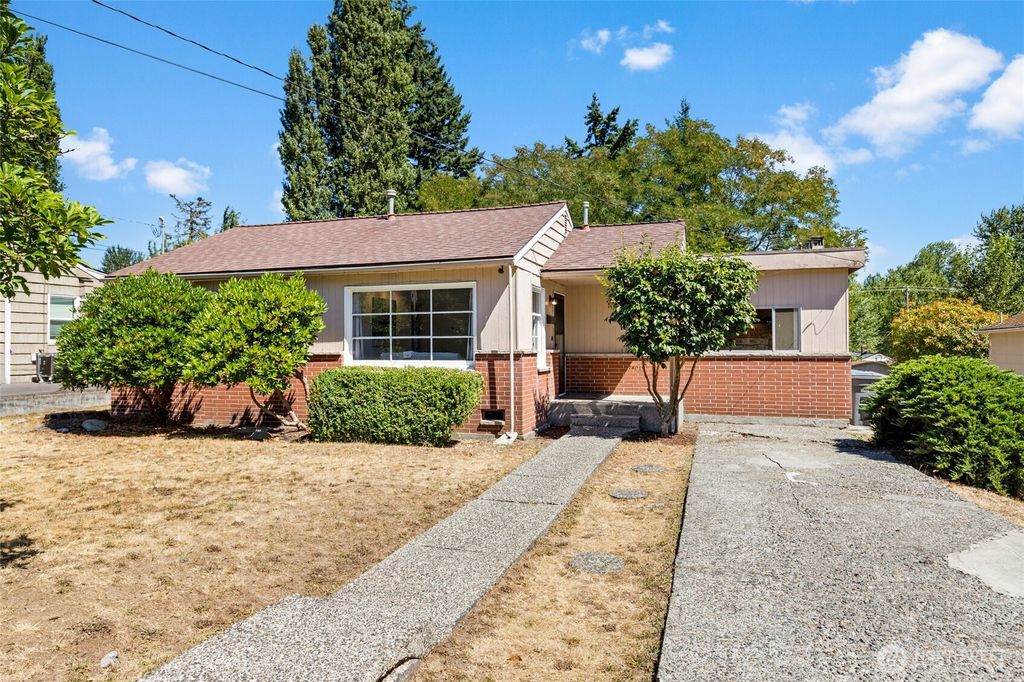 Photo of 15310 26th Avenue NE, Shoreline, WA 98155 (MLS # 2419953)
