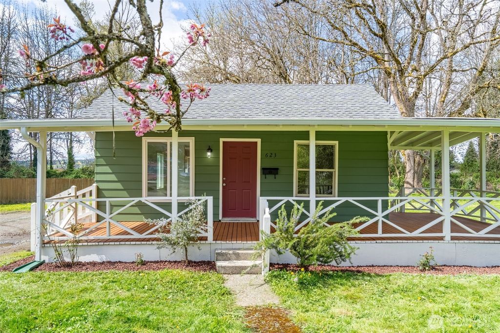 Photo of 623 Jefferson Street, Centralia, WA 98531 (MLS # 2509502)