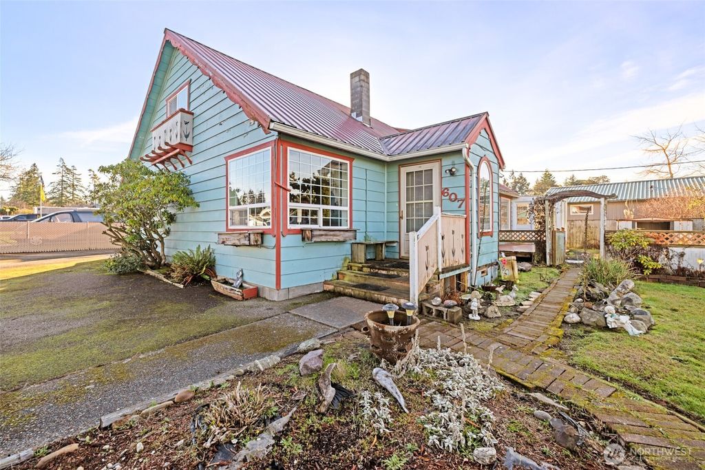 Photo of 607 S H Street, Port Angeles, WA 98363 (MLS # 2458469)