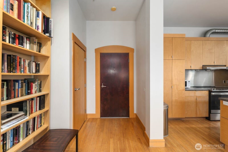 81 Vine Street 406