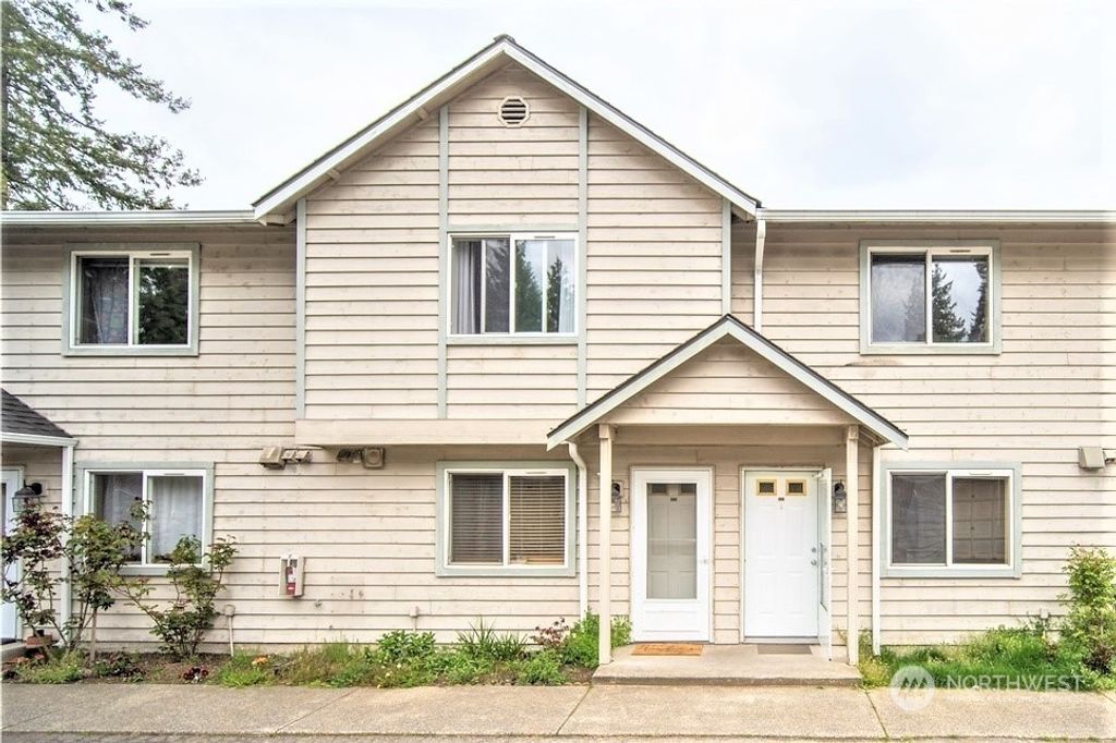 Photo of 3315 133rd Street SW #103, Lynnwood, WA 98087 (MLS # 2037586)