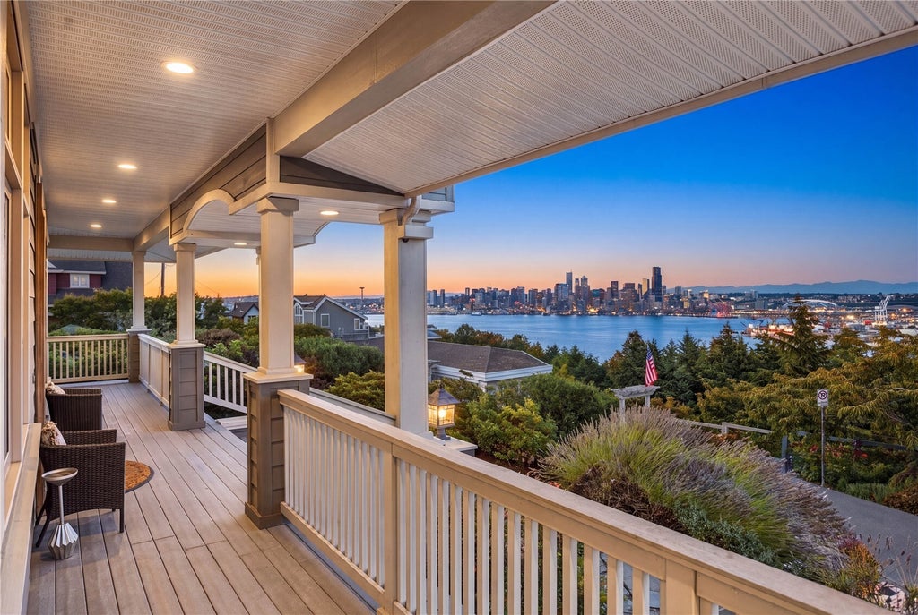 Photo of 2507 37th Avenue SW, Seattle, WA 98126 (MLS # 2596248)