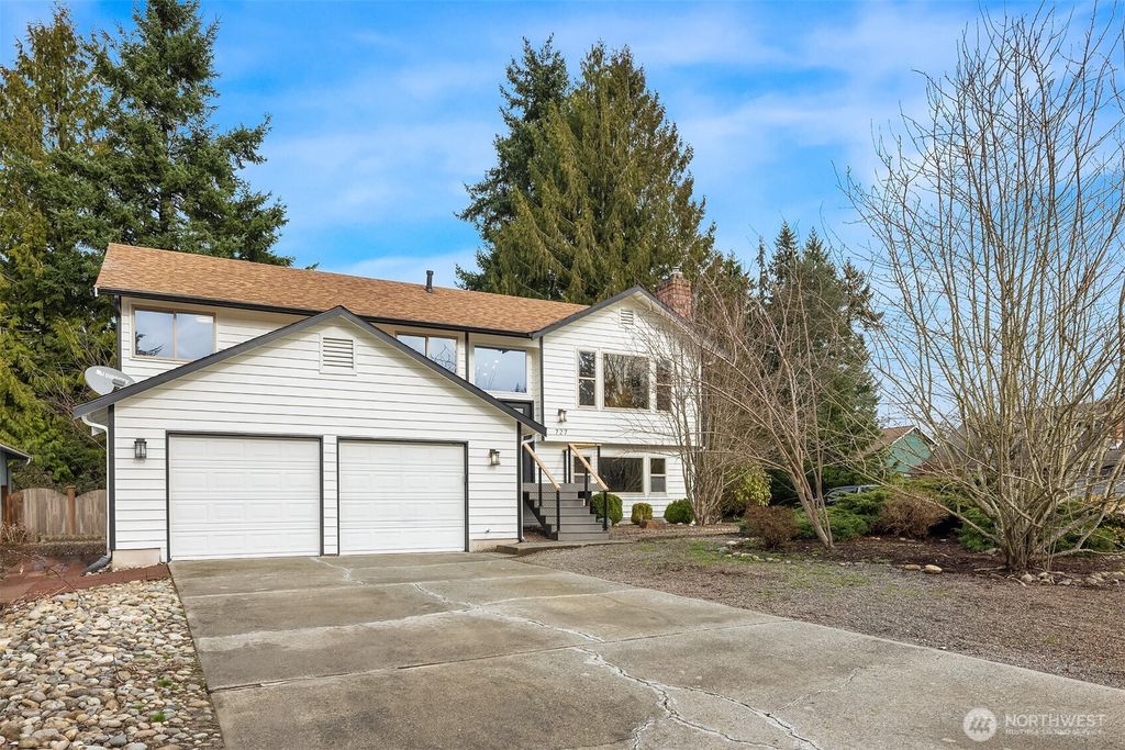 Photo of 727 198th Place SE, Bothell, WA 98012 (MLS # 2479630)