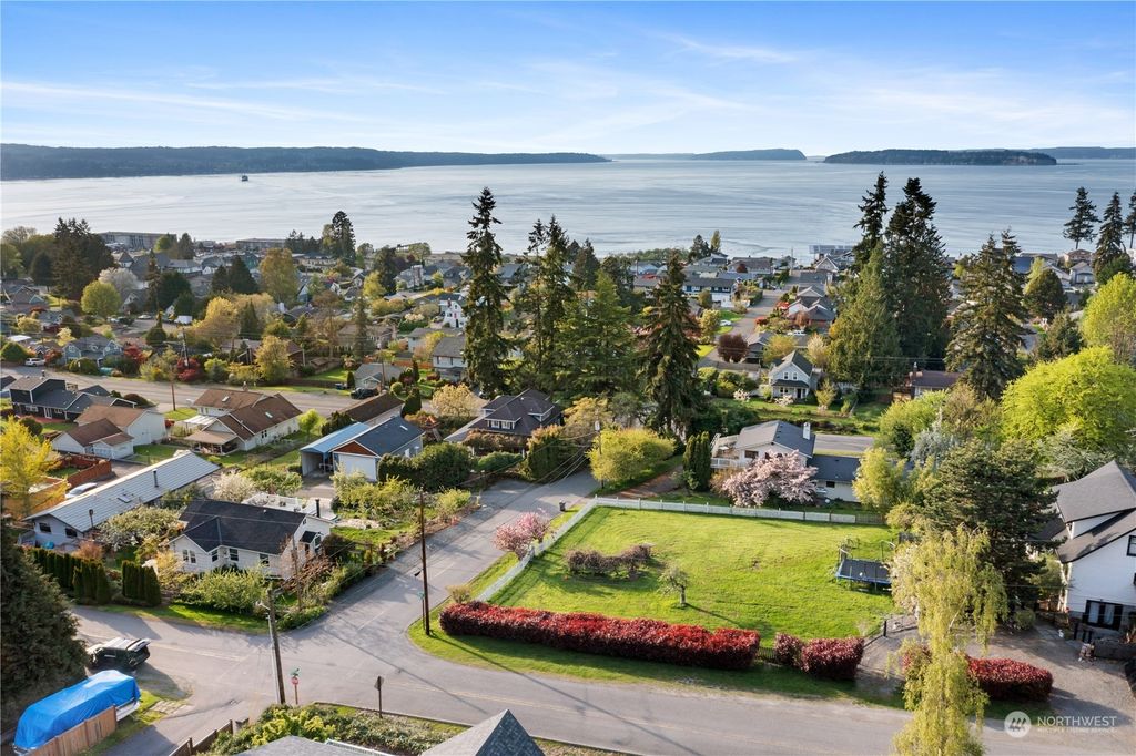Photo of 516 Cornelia Avenue, Mukilteo, WA 98275 (MLS # 2063453)
