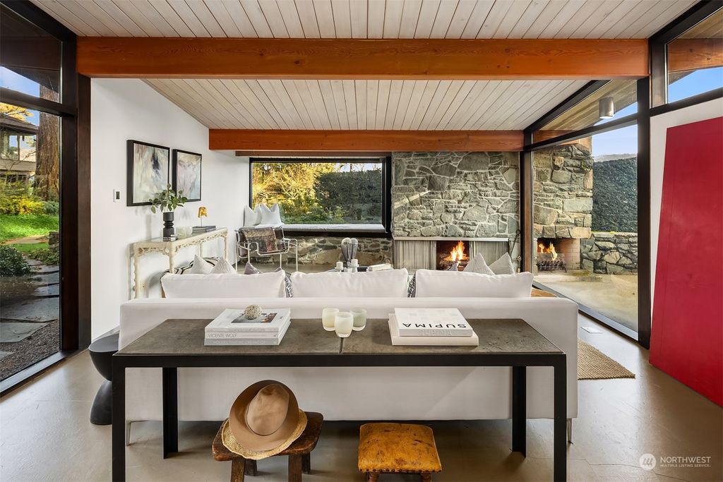 Photo of 309 Overlake Drive E, Medina, WA 98039 (MLS # 2221541)