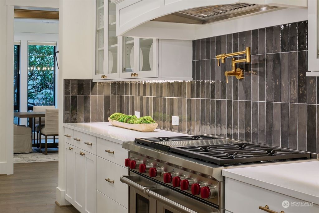 Photo of 10924 SE 24th Place, Bellevue, WA 98004 (MLS # 2018735)