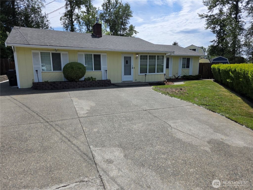 Photo of 11211 SE 223rd Place, Kent, WA 98031 (MLS # 2526120)