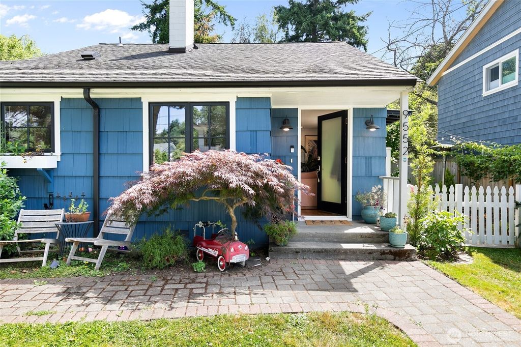 Photo of 9552 6th Avenue NW, Seattle, WA 98117 (MLS # 2408979)
