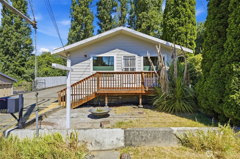 712 S Director Street