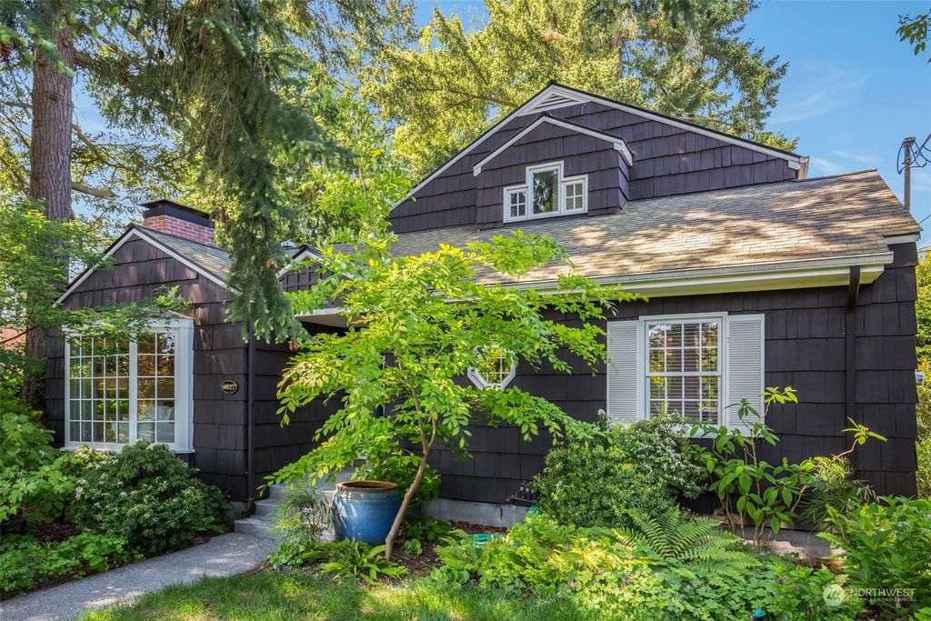 Photo of 6827 49th Avenue NE, Seattle, WA 98115 (MLS # 2072511)