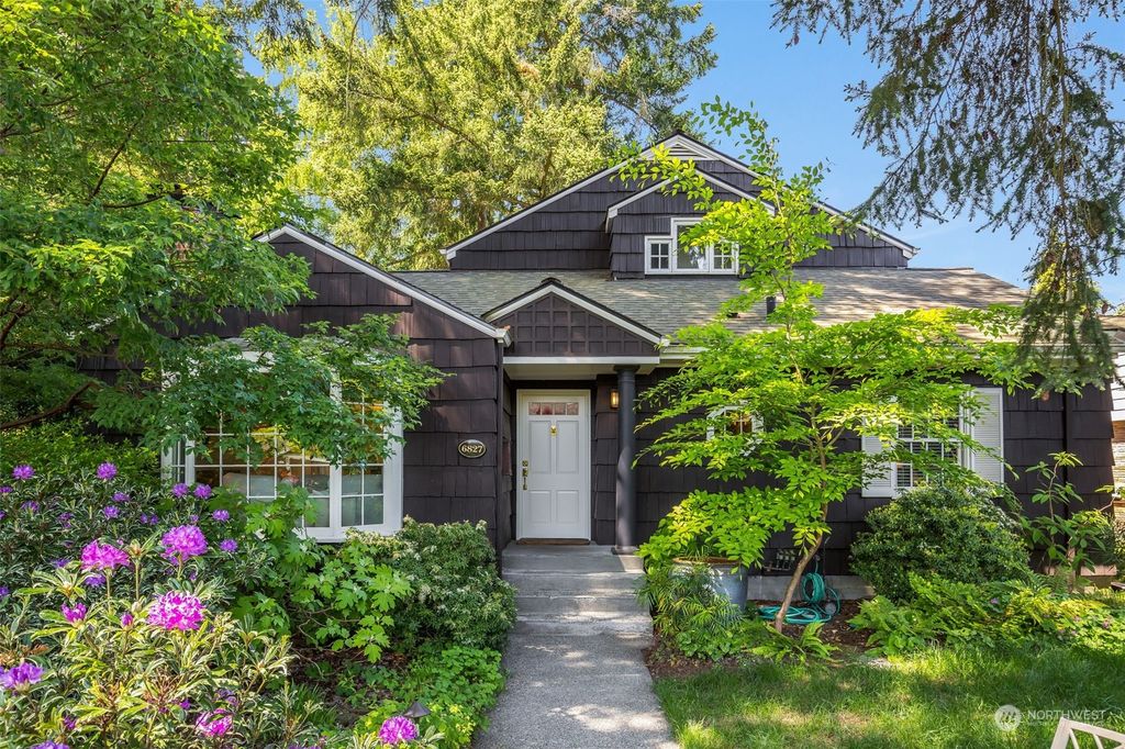Photo of 6827 49th Avenue NE, Seattle, WA 98115 (MLS # 2072511)