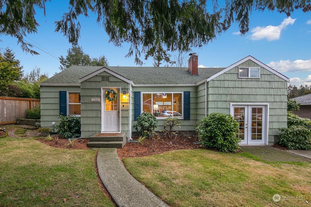 Photo of 134 N 136th Street, Seattle, WA 98133 (MLS # 2026031)