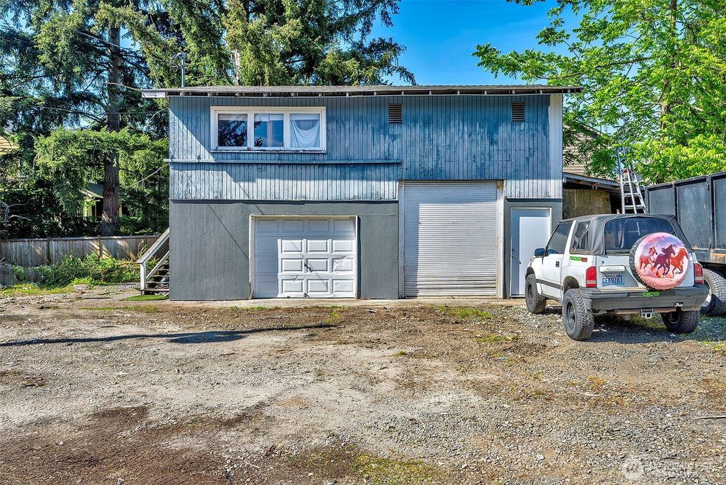 Photo of 903 LOGAN RD RD, Lynnwood, WA 98036 (MLS # 2529058)