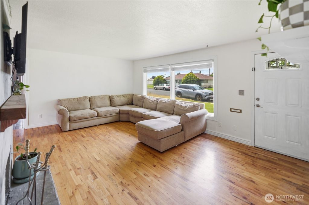 Photo of 214 G Street NE, Ephrata, WA 98823 (MLS # 2532348)