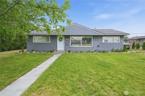 Photo of 214 G Street NE, Ephrata, WA 98823 (MLS # 2532348)