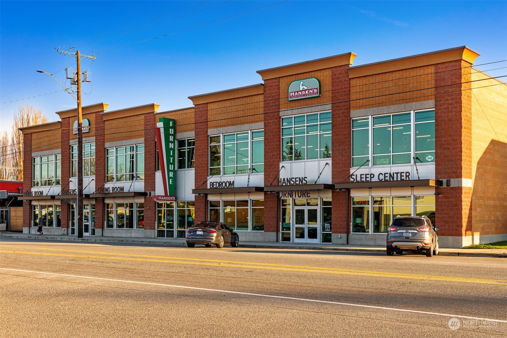 916 W Division