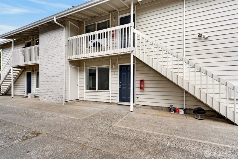 1101 S Woodlawn Street 1-4