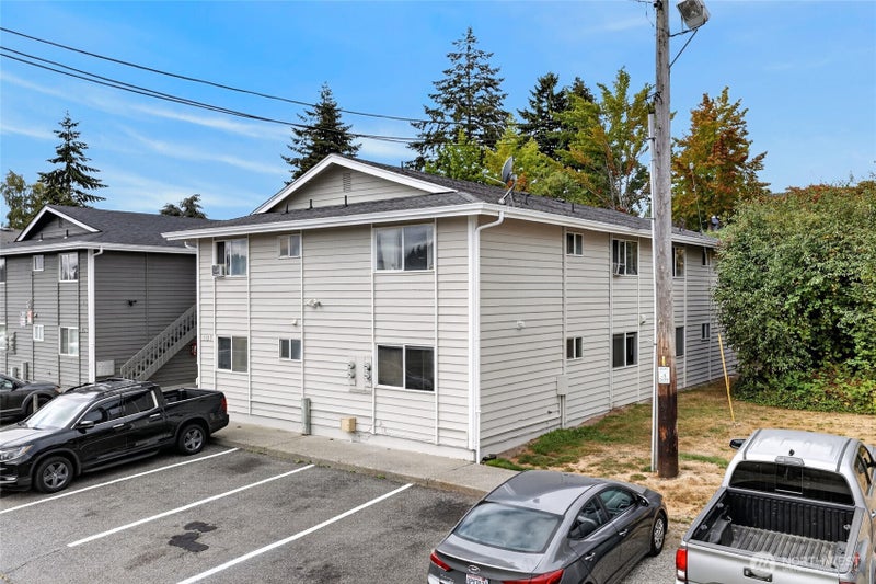 1101 S Woodlawn Street 1-4