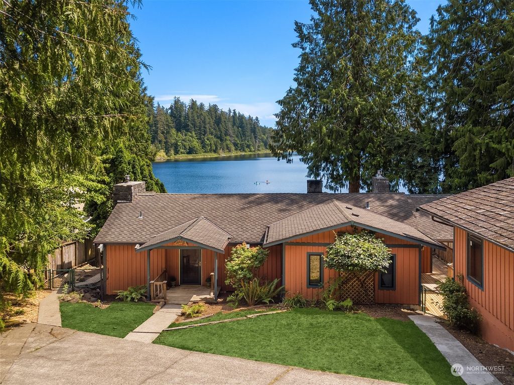 Photo of 18028 W Spring Lake Drive SE, Renton, WA 98058 (MLS # 2141927)