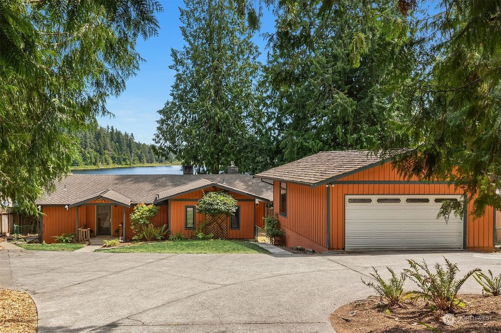 Photo of 18028 W Spring Lake Drive SE, Renton, WA 98058 (MLS # 2141927)
