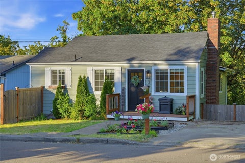 Photo of 3511 E Grandview Avenue, Tacoma, WA 98404 (MLS # 2542374)