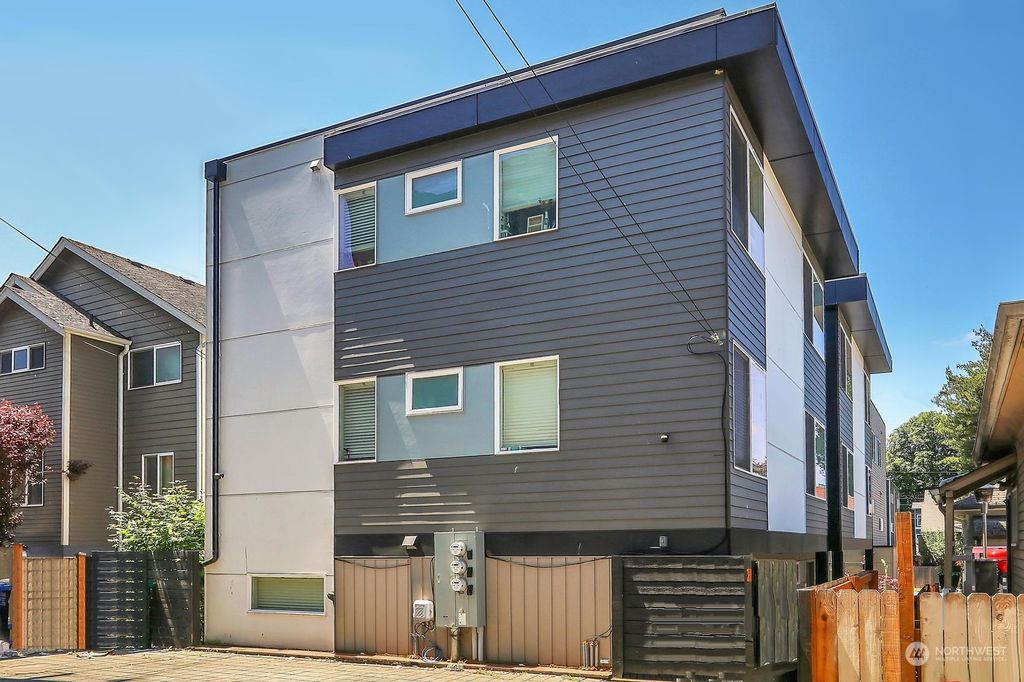 Photo of 5268 Brooklyn Avenue NE, Seattle, WA 98105 (MLS # 2260281)
