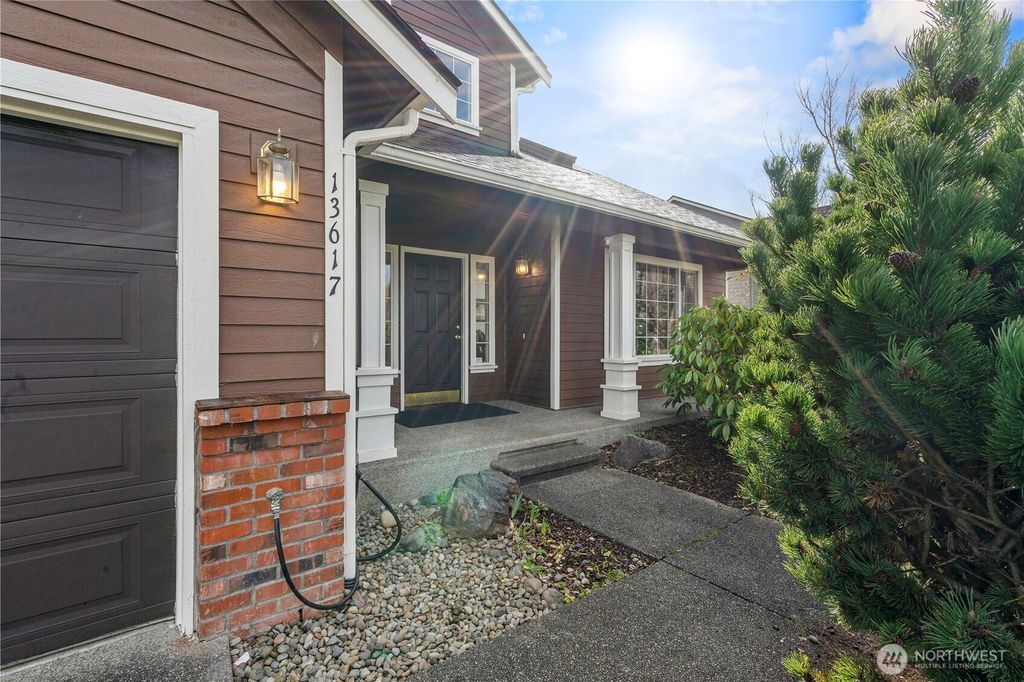 Photo of 13617 68th Avenue Ct E, Puyallup, WA 98373 (MLS # 2498846)