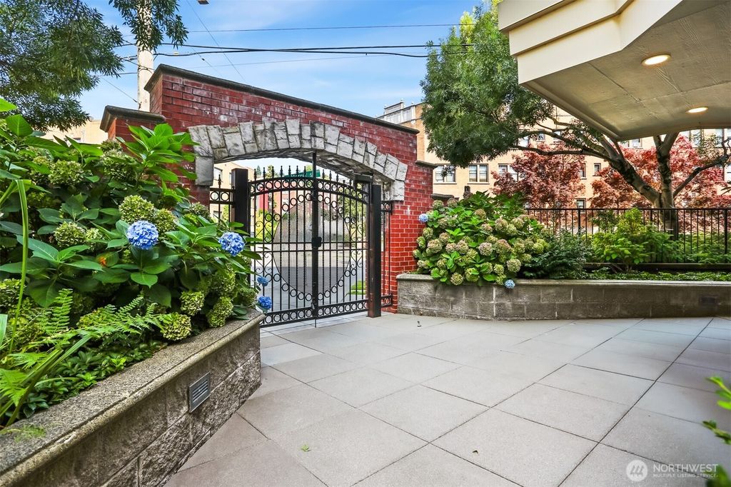 Photo of 530 4th Avenue W #206, Seattle, WA 98119 (MLS # 2509600)