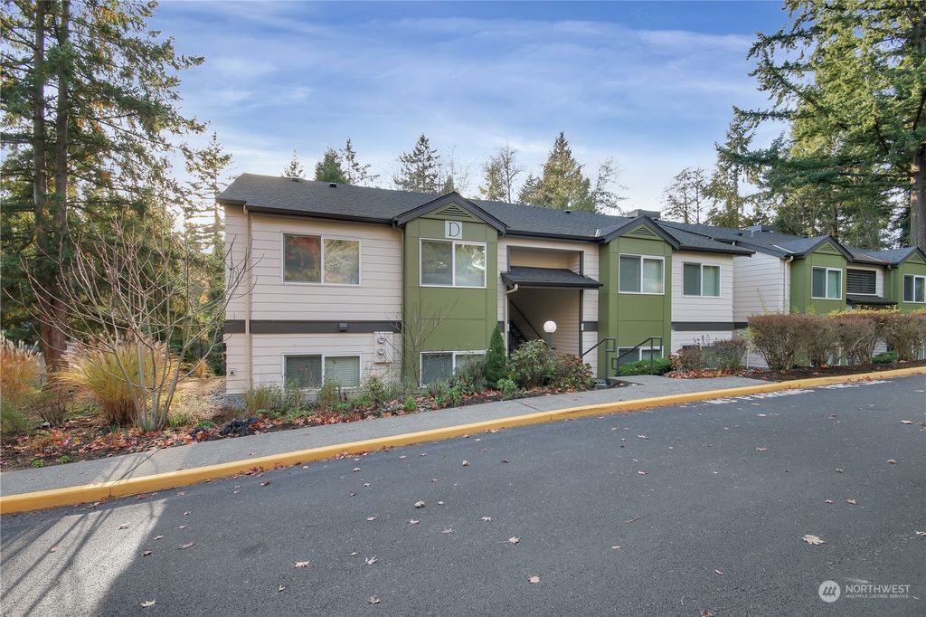 Photo of 31500 33rd Place SW #D201, Federal Way, WA 98023 (MLS # 2181857)