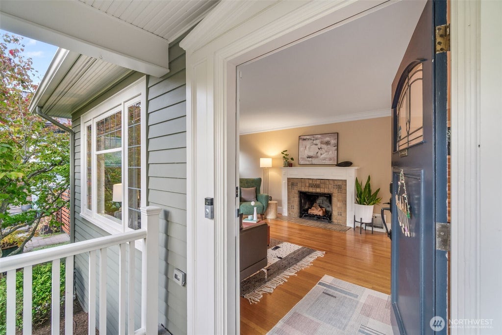 Photo of 6516 31st Avenue NE, Seattle, WA 98115 (MLS # 2589669)