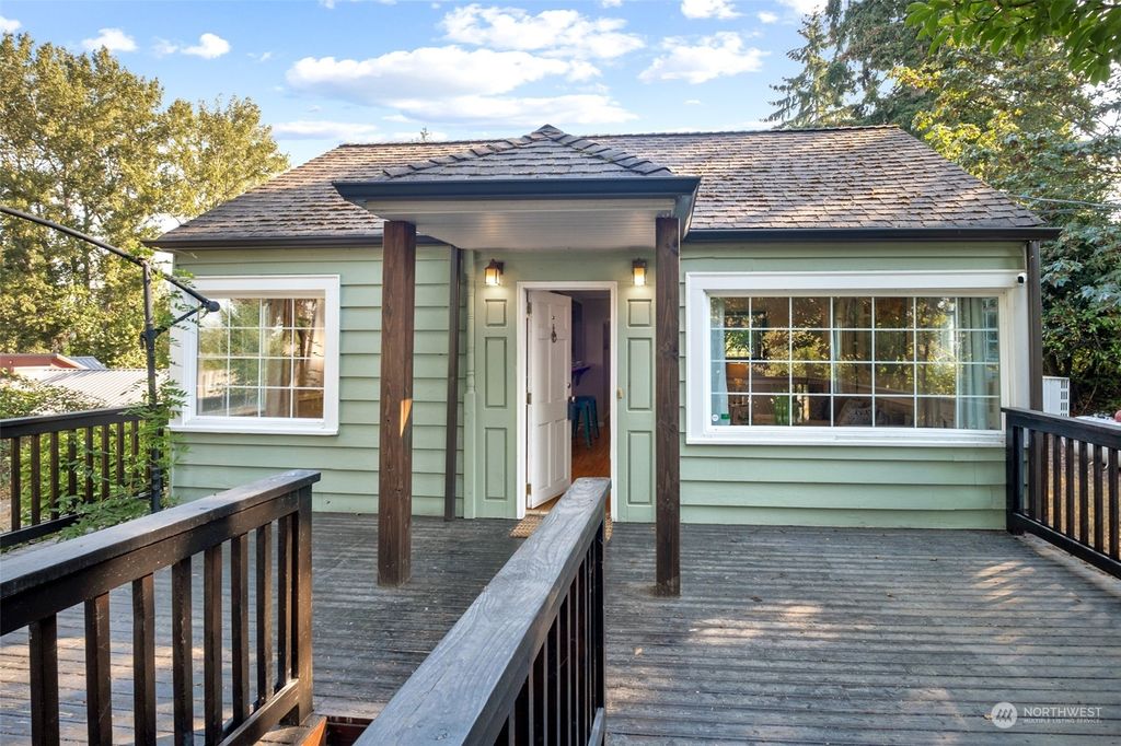 Photo of 2224 High Avenue NE, Renton, WA 98056 (MLS # 1994996)