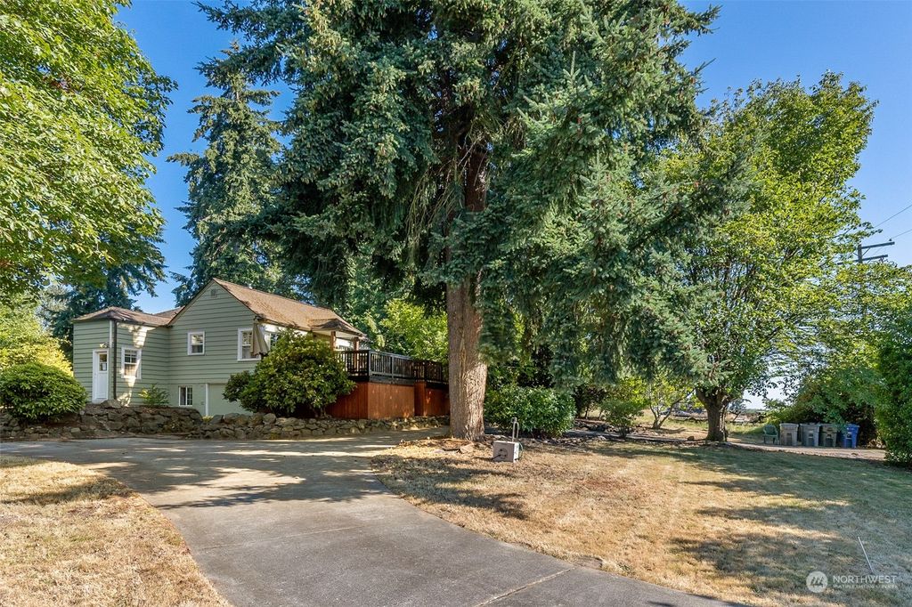 Photo of 2224 High Avenue NE, Renton, WA 98056 (MLS # 1994996)