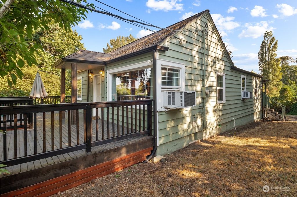 Photo of 2224 High Avenue NE, Renton, WA 98056 (MLS # 1994996)