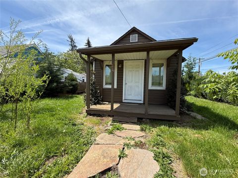 1519 N 1st AVE, Kelso, WA 98626 - MLS#: 2375928