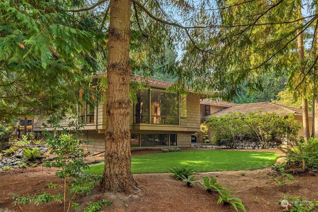 Photo of 3516 Sahalee Drive W, Sammamish, WA 98074 (MLS # 2009127)