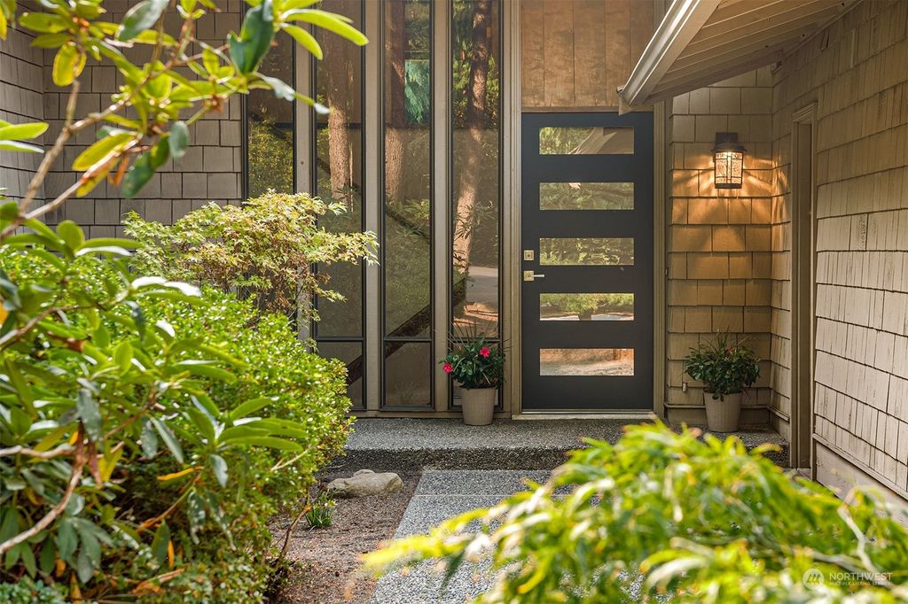 Photo of 3516 Sahalee Drive W, Sammamish, WA 98074 (MLS # 2009127)
