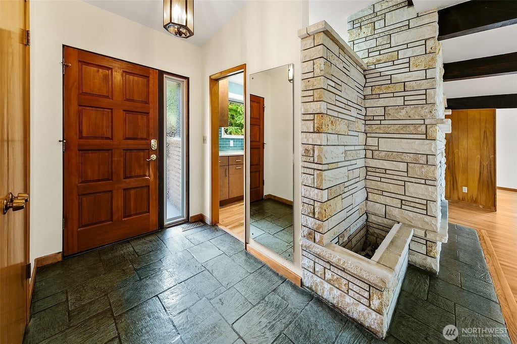 Photo of 250 SW 176th Place, Normandy Park, WA 98166 (MLS # 2561354)