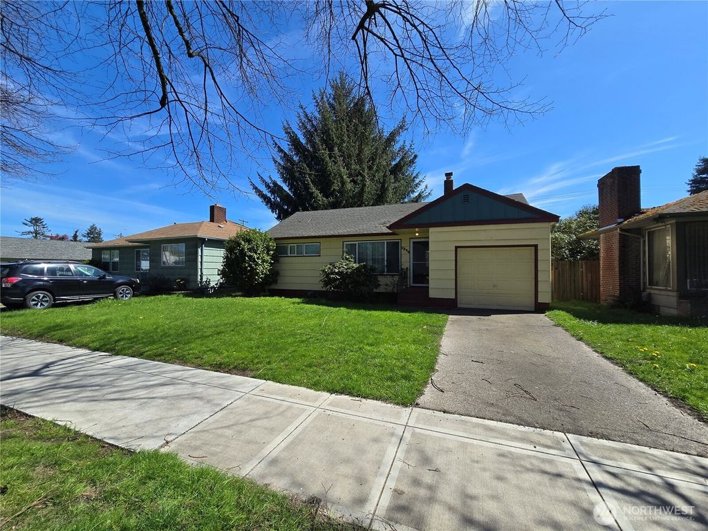 Photo of 1246 11th Avenue, Longview, WA 98632 (MLS # 2506900)