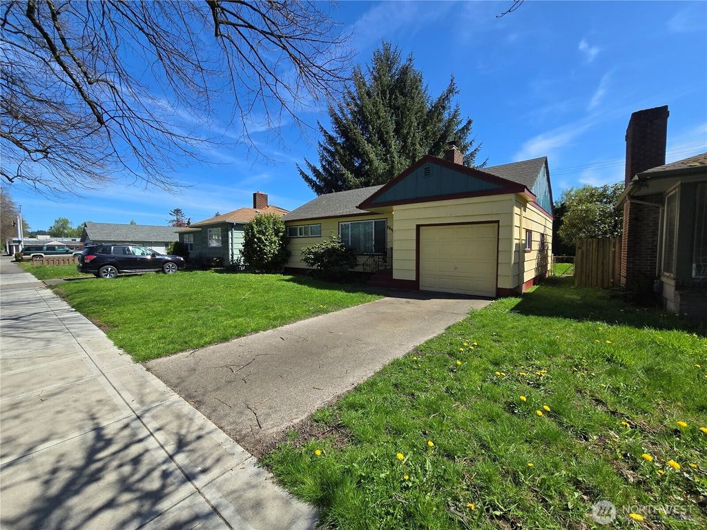 Photo of 1246 11th Avenue, Longview, WA 98632 (MLS # 2506900)