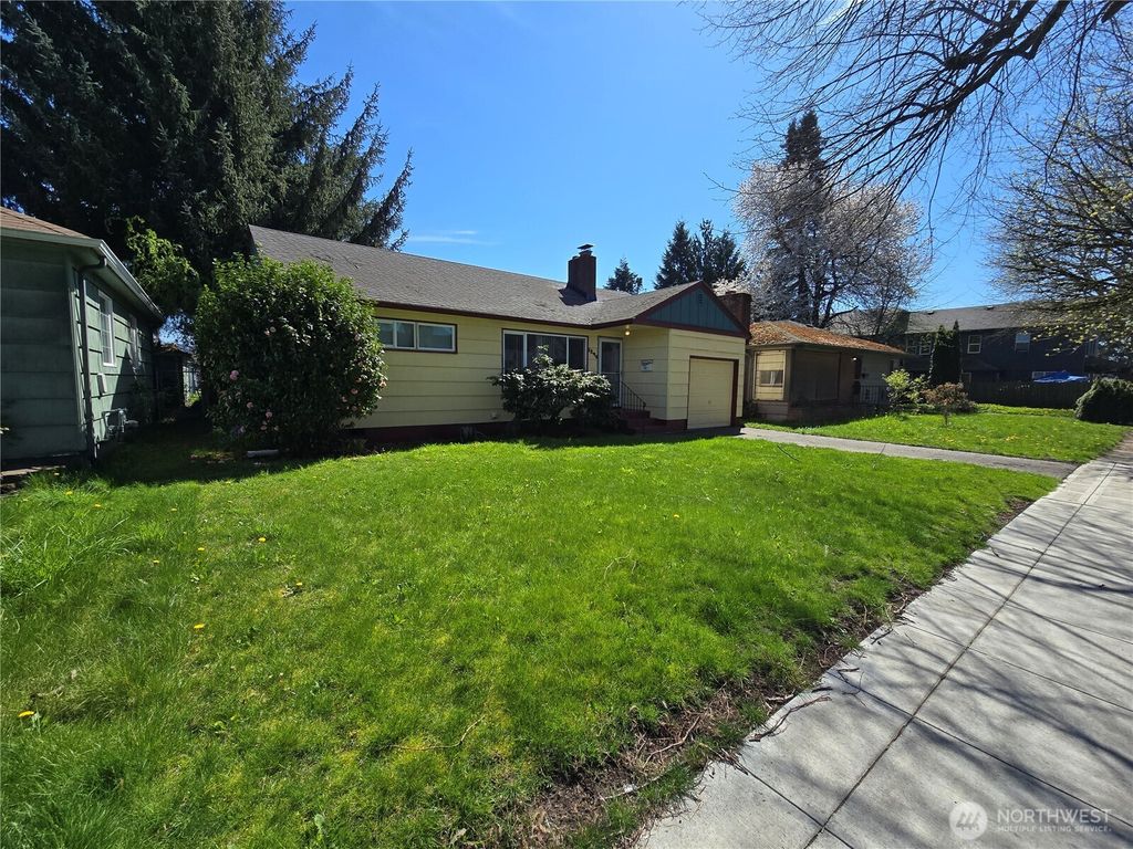 Photo of 1246 11th Avenue, Longview, WA 98632 (MLS # 2506900)